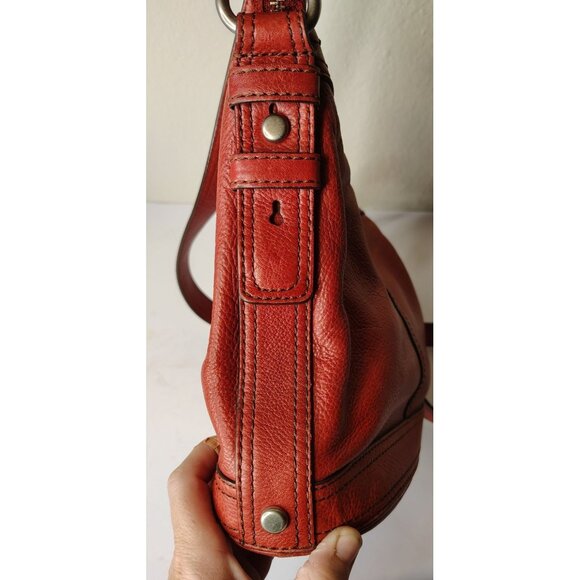 Vtg. Burgundy Red Leather Fossil Bucket Shoulder Bag Purse, Large Key, Zip Hobo - Picture 6 of 7